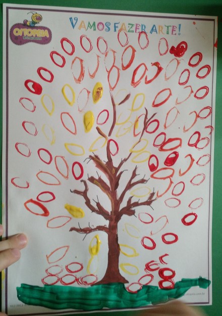 Árvore pintada com rolinho